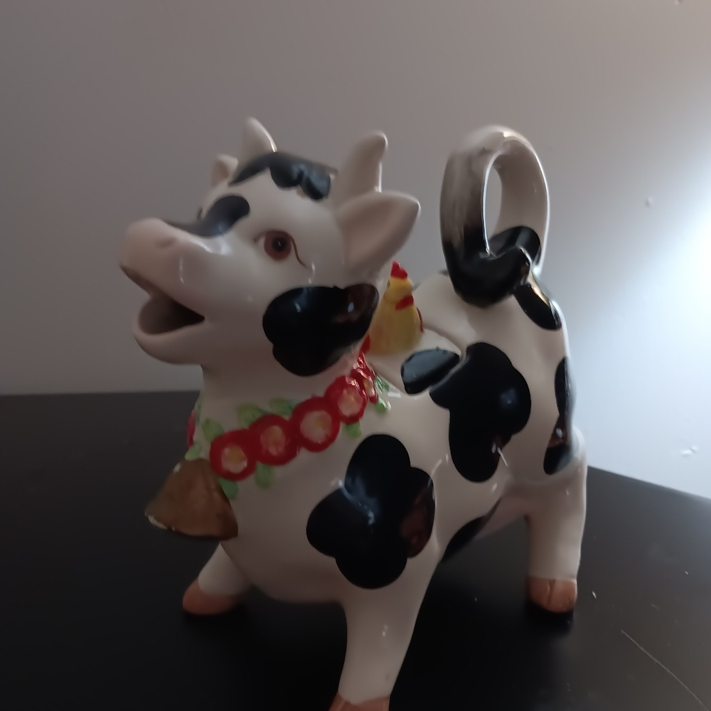 Farmhouse Cow And Chicken Teapot or Creamer Pot Server. - Picture 2 of 11